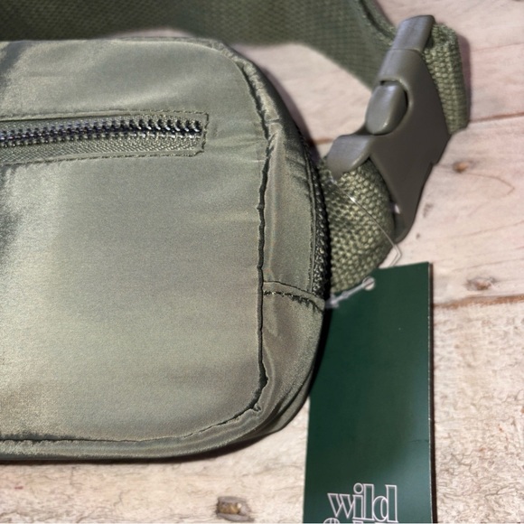 Wild Fable Women's Olive Green Small Fanny Pack Bag Adjustable Strap, NWT - Picture 3 of 12